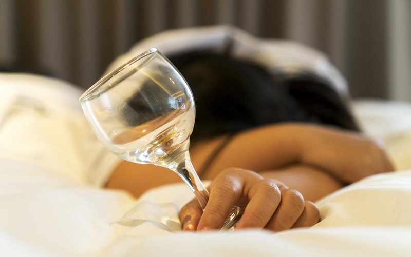Alcohol effects on sleep 
